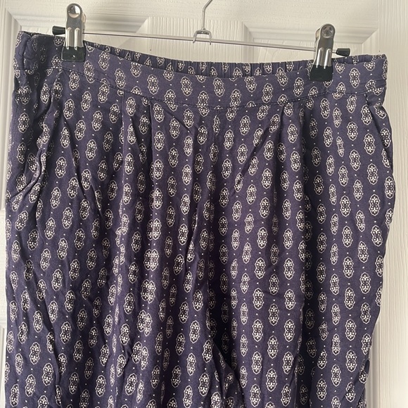 H&M Patterned Pull on Pants - Picture 3 of 4
